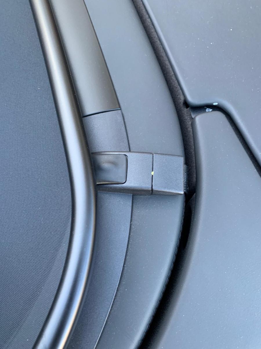 Детали интерьера Mercedes-Benz SL600 (R230) 2007 года  (фото 99 из 189)